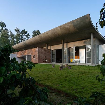 Saffronstays Cafella- A 3-Bdr Elliptical-Roof Villa In Chikmagalur Mudigere Luaran gambar